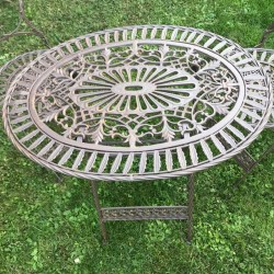 Brown Patinated Bistro Garden Set in Iron and Cast Iron – Overhead View of the Table