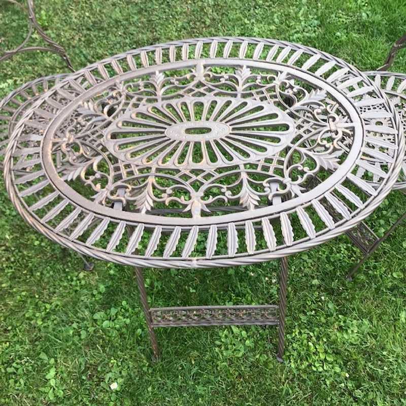 Brown Patinated Bistro Garden Set in Iron and Cast Iron – Overhead View of the Table