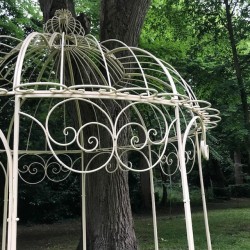 Gloriette gazebo pergolas garden belvedere iron vanilla close-up view of the roof