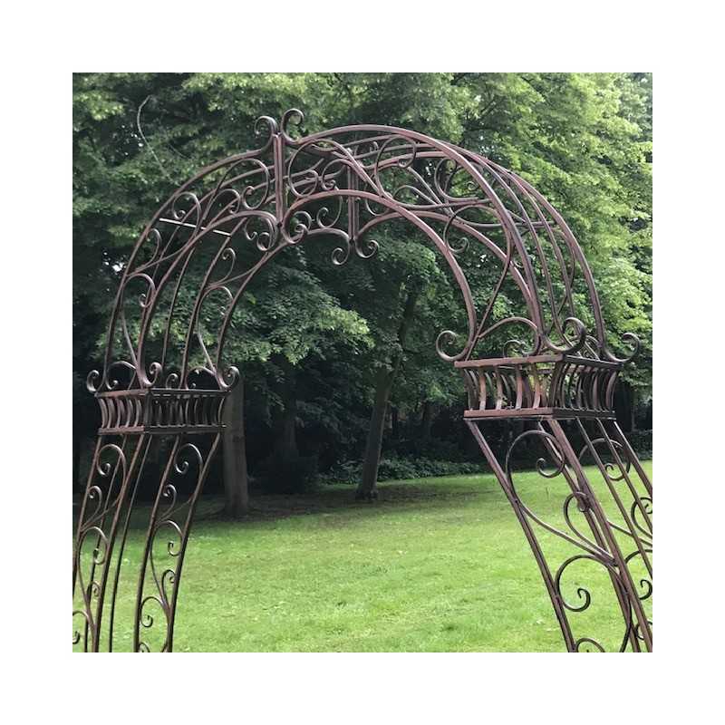 Rose arbor, view of the upper motifs