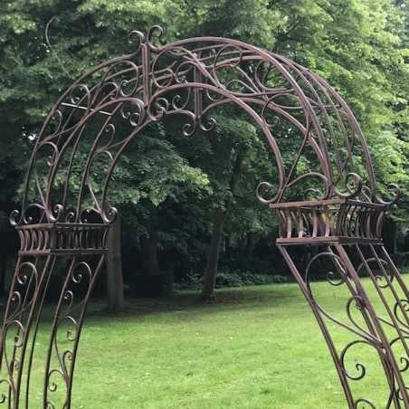 Rose arbor, view of the upper motifs