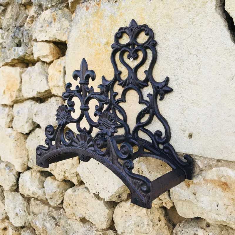 Wall-Mounted Cast Iron Hose Holder in Brown, Height 31cm