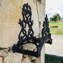 Wall-Mounted Cast Iron Hose Holder in Brown, Height 31cm