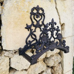 Wall-Mounted Cast Iron Hose Holder in Brown, Height 31cm