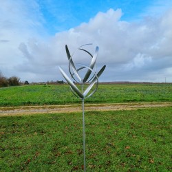 Decorative Garden Wind Spinner in Metal OLERON Windmill