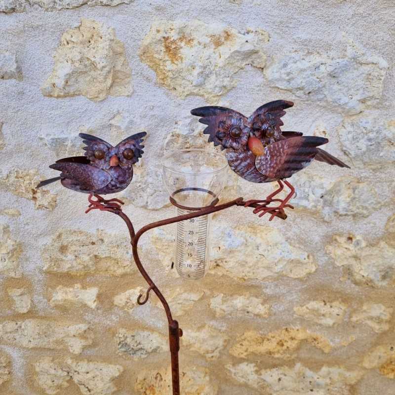 Charming decorative rain gauge stake – front view of the garden rain meter