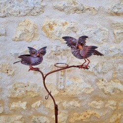 Charming decorative rain gauge stake – front view of the garden rain meter