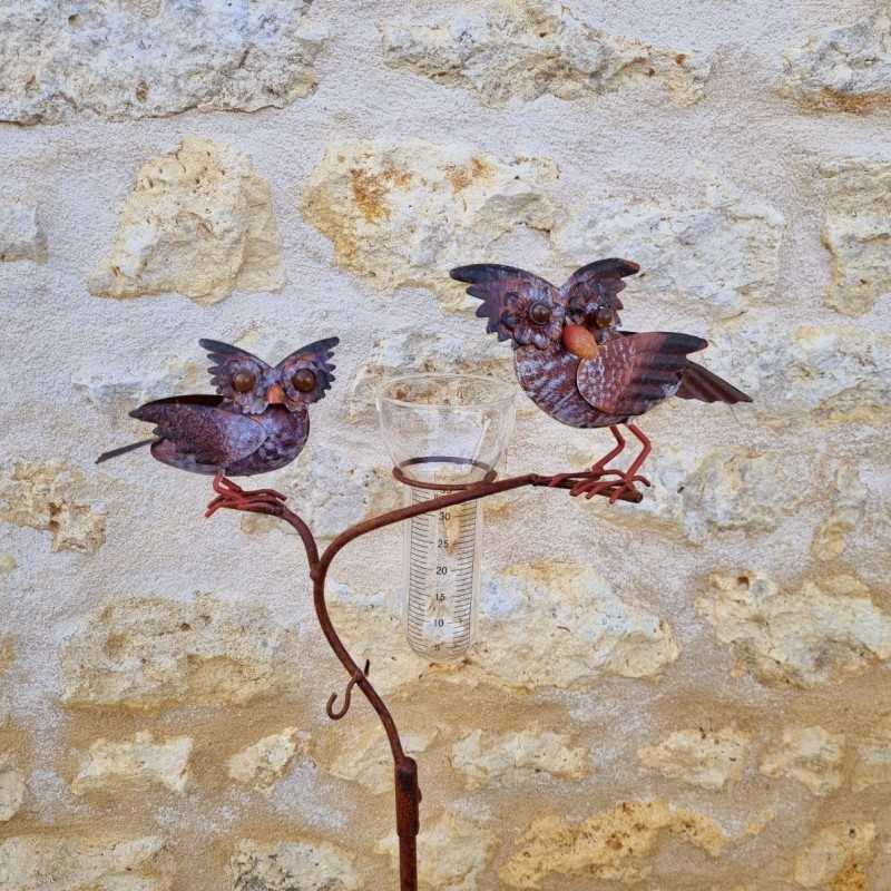 Charming decorative rain gauge stake – front view of the garden rain meter