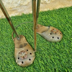 Iron Frog Bird Bath, Foot View