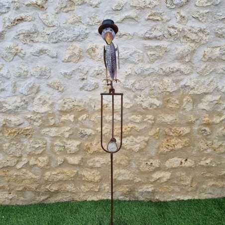 Mobile de jardin en fer motif corbeau à grand bec coloré pic et tuteur équilibré vue de face