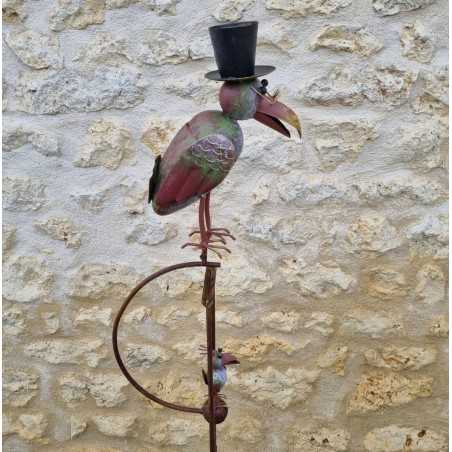 Garden mobile in iron featuring a colorful crow motif with its corbillat spike and balanced stake