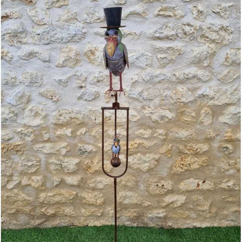 Garden mobile in iron featuring a colorful crow motif with its corbillat spike and balanced stake