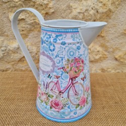Decorative jug in vintage style with bicycle and pastel-coloured flowers €18.90 LEZARD DU JARDIN