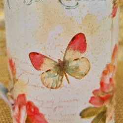Decorative vintage-style jug with script motifs, butterflies, and flowers €18.90 LEZARD DU JARDIN