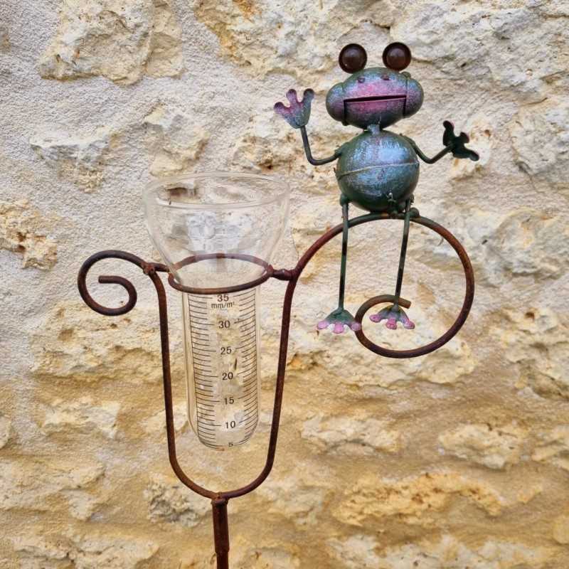 Colorful frog-design decorative rain gauge, 132 cm, €34.90 LEZARD DU JARDIN