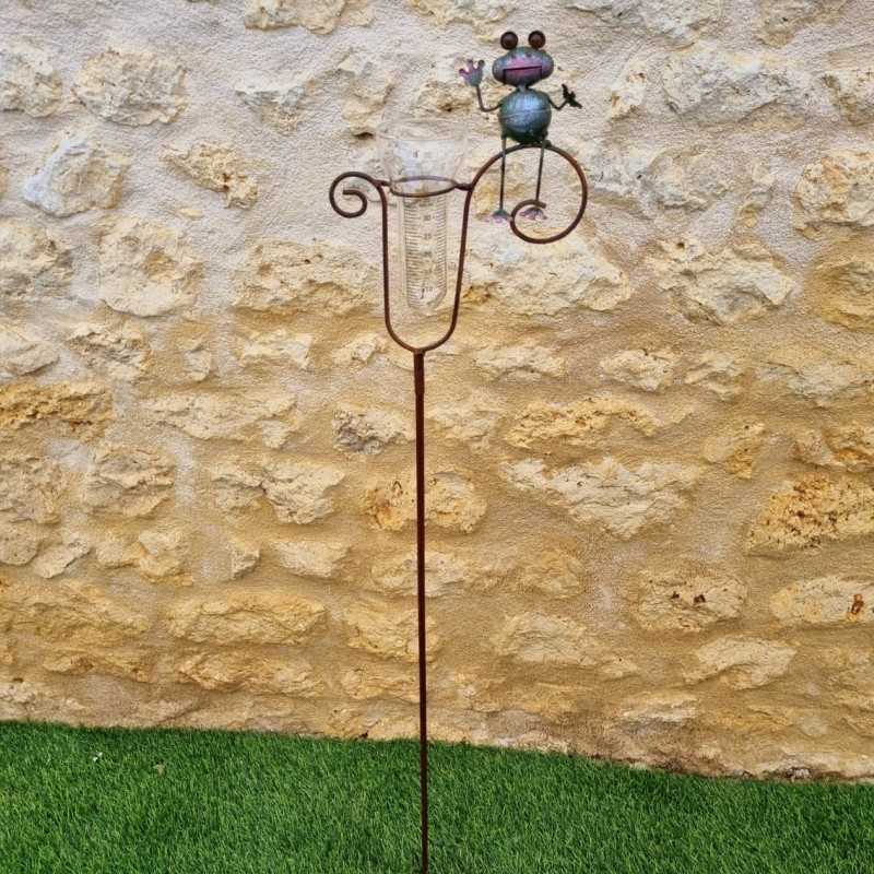 Colorful frog-design decorative rain gauge, 132 cm, €34.90 LEZARD DU JARDIN