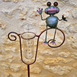 Colorful frog-design decorative rain gauge, 132 cm, €34.90 LEZARD DU JARDIN