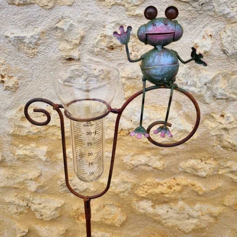Colorful frog-design decorative rain gauge, 132 cm, €34.90 LEZARD DU JARDIN
