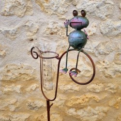 Colorful frog-design decorative rain gauge, 132 cm, €34.90 LEZARD DU JARDIN