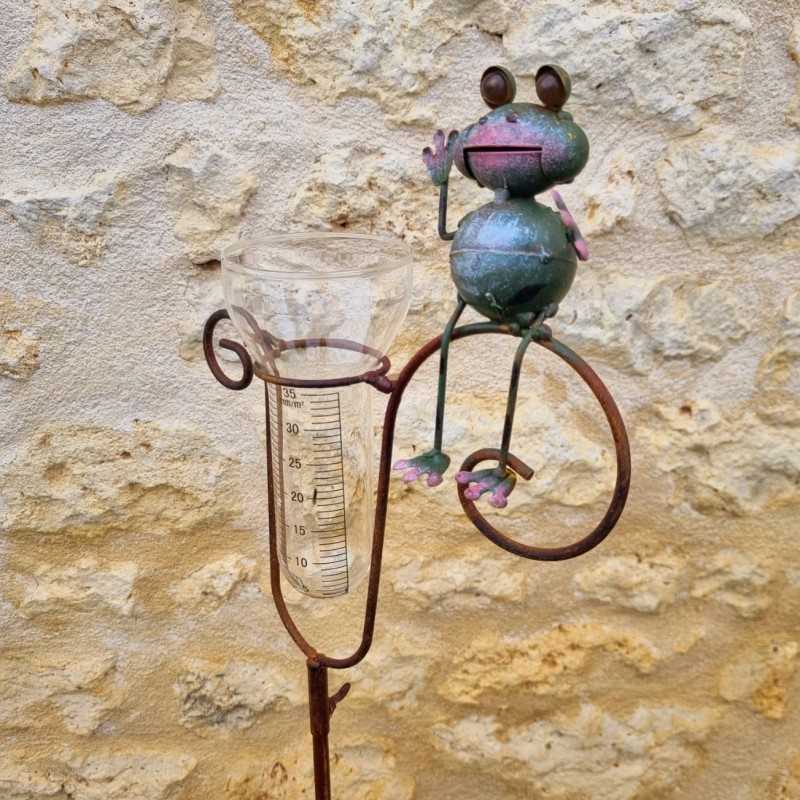 Colorful frog-design decorative rain gauge, 132 cm, €34.90 LEZARD DU JARDIN