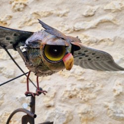 Garden mobile in iron with owl motif, balanced stake height 140 cm €45.90 LEZARD DU JARDIN