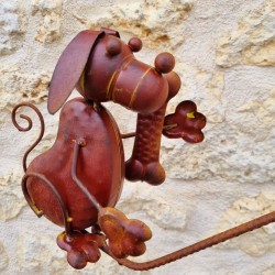 Garden mobile in iron with dog and bone motif, decorative 156 cm – detailed view of the dogs