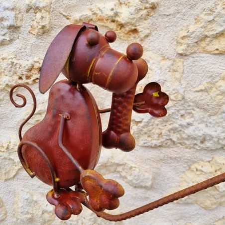 Garden mobile in iron with dog and bone motif, decorative 156 cm – detailed view of the dogs
