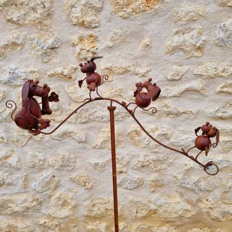 Garden mobile in iron with dogs and bones motif, decorative 156 cm full view