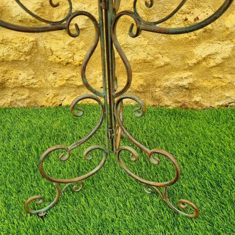 Bird bath, iron feeder on tripod with arabesque design in green and burgundy, vintage style €79.90 LEZARD DU JARDIN