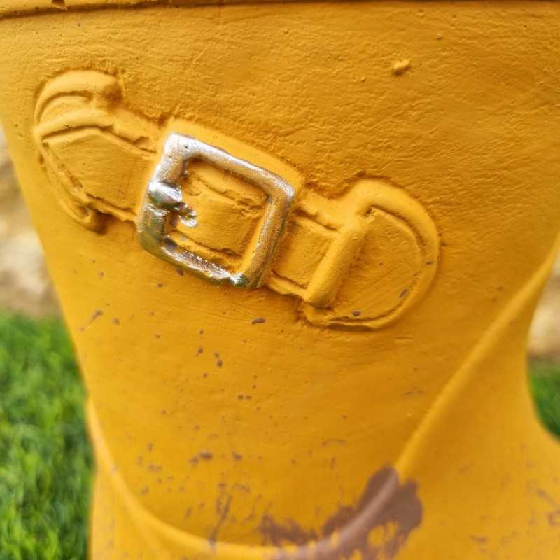 Terracotta plant pot holder Gardener's boot 28.90 € LEZARD DU JARDIN