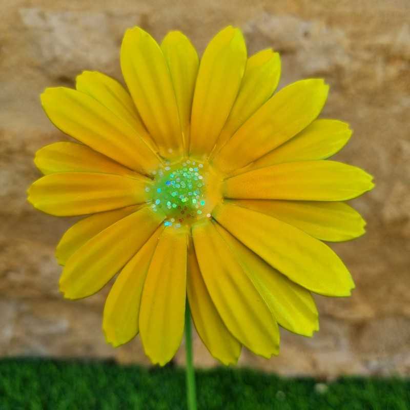 Yellow iron flower with glitter centre €8.90 LEZARD DU JARDIN
