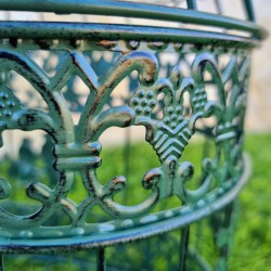 Bordeaux beige iron basket €22.90 LEZARD DU JARDIN