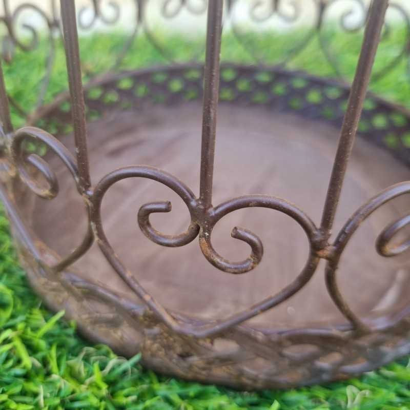 Bordeaux beige iron basket €22.90 LEZARD DU JARDIN