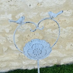 Bird Bath on Spike with Heart Motif in Cast Iron h105  €26.90  LEZARD DU JARDIN
