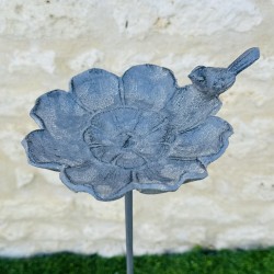 Grey bird bath to stake into the ground H105 cm €21.90 LEZARD DU JARDIN
