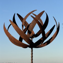 Rustic Metal Decorative Garden Windmill – 220 cm, Dynamic and Elegant Sculpture