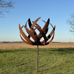 Decorative garden wind spinner in metal with an artistic design for your garden