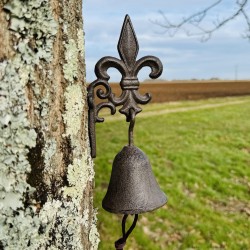 Cast-iron wall bell with fleur-de-lis – Elegance and tradition