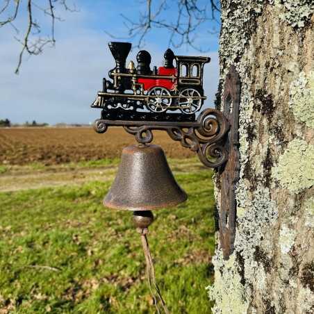 Cast-iron wall bell with locomotive – Originality and railway charm