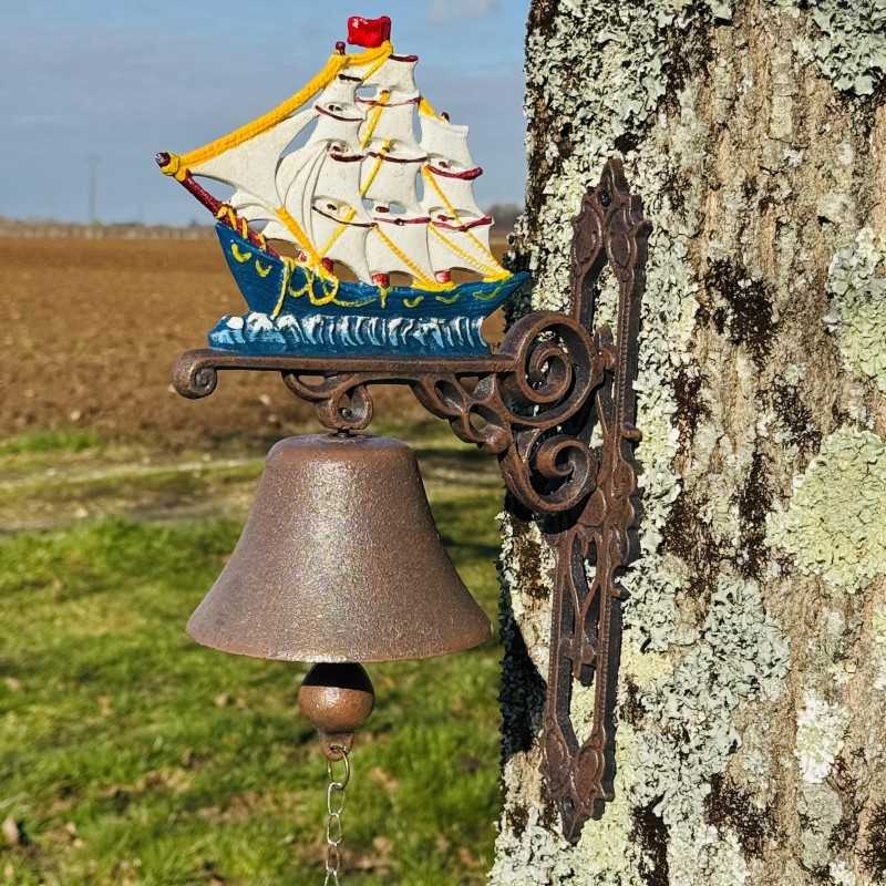 Cast-iron wall-mounted doorbell with sailboat – Nautical spirit and elegance