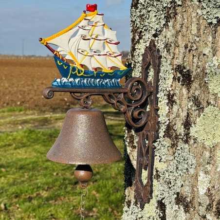 Cast-iron wall-mounted doorbell with sailboat – Nautical spirit and elegance