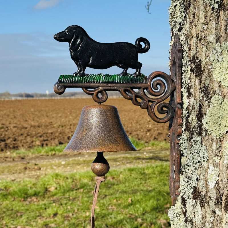 Wall-mounted cast iron doorbell with dog – Elegance and durability