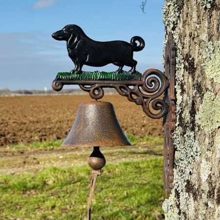 Wall-mounted cast iron doorbell with dog – Elegance and durability