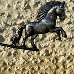 Stainless Steel Garden Mobile Rearing Horse – Detailed View of the Horse