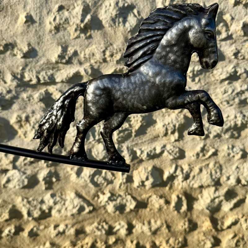 Stainless Steel Garden Mobile Rearing Horse – Detailed View of the Horse