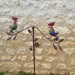 Decorative Metal Chicken Mobile – 124 cm – Colorful Garden Sculpture – Lézard du Jardin