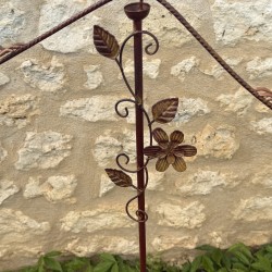 Decorative metal chicken garden mobile with detailed beak