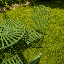 4-seat English green metal garden furniture set, 3/4 view