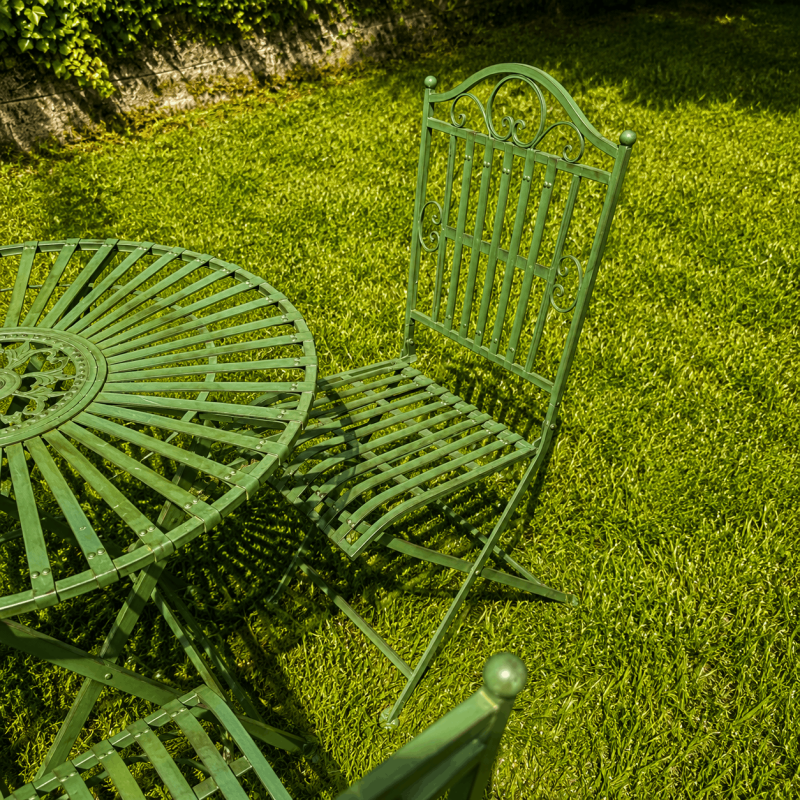 4-seat English green metal garden furniture set, 3/4 view