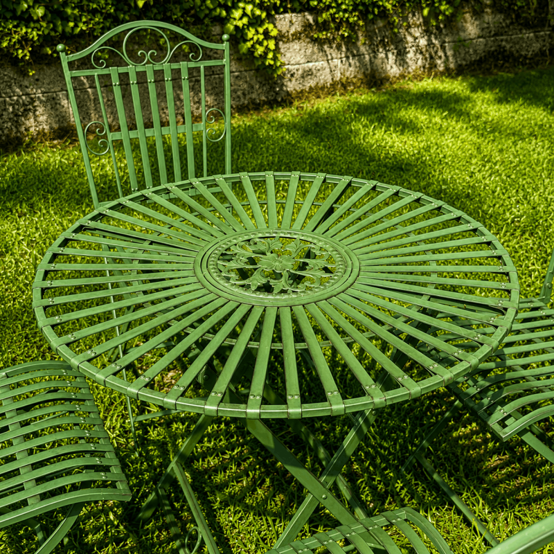 4-seater garden furniture set in English green metal, detailed view of the table